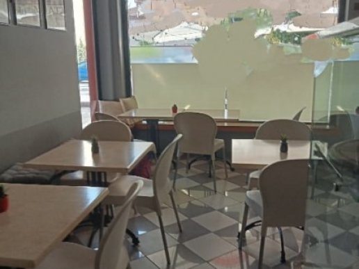 Pizzeria takeaway and with indoor and outdoor tables - 17