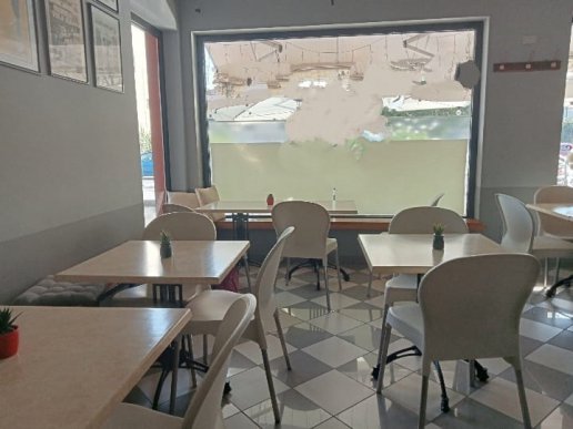 Pizzeria takeaway and with indoor and outdoor tables - 5