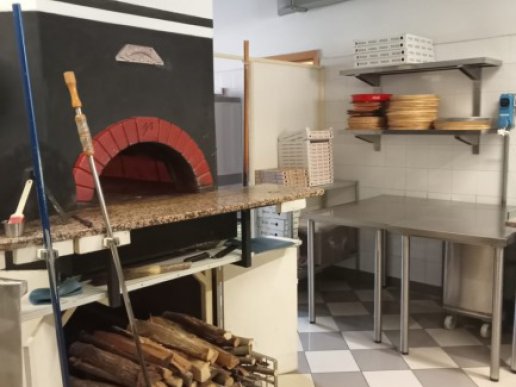 Attivit di Pizzeria da asporto e con tavoli interni e esterni - 16