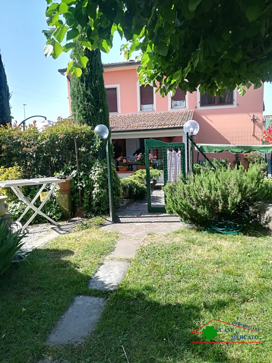 villa in Via Romana Est a Porcari